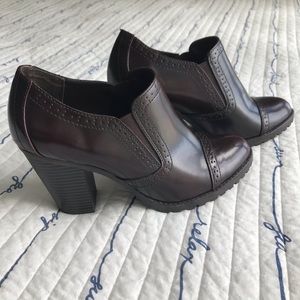 WHITE MOUNTAIN Burgundy Booties/as new/ size 9.